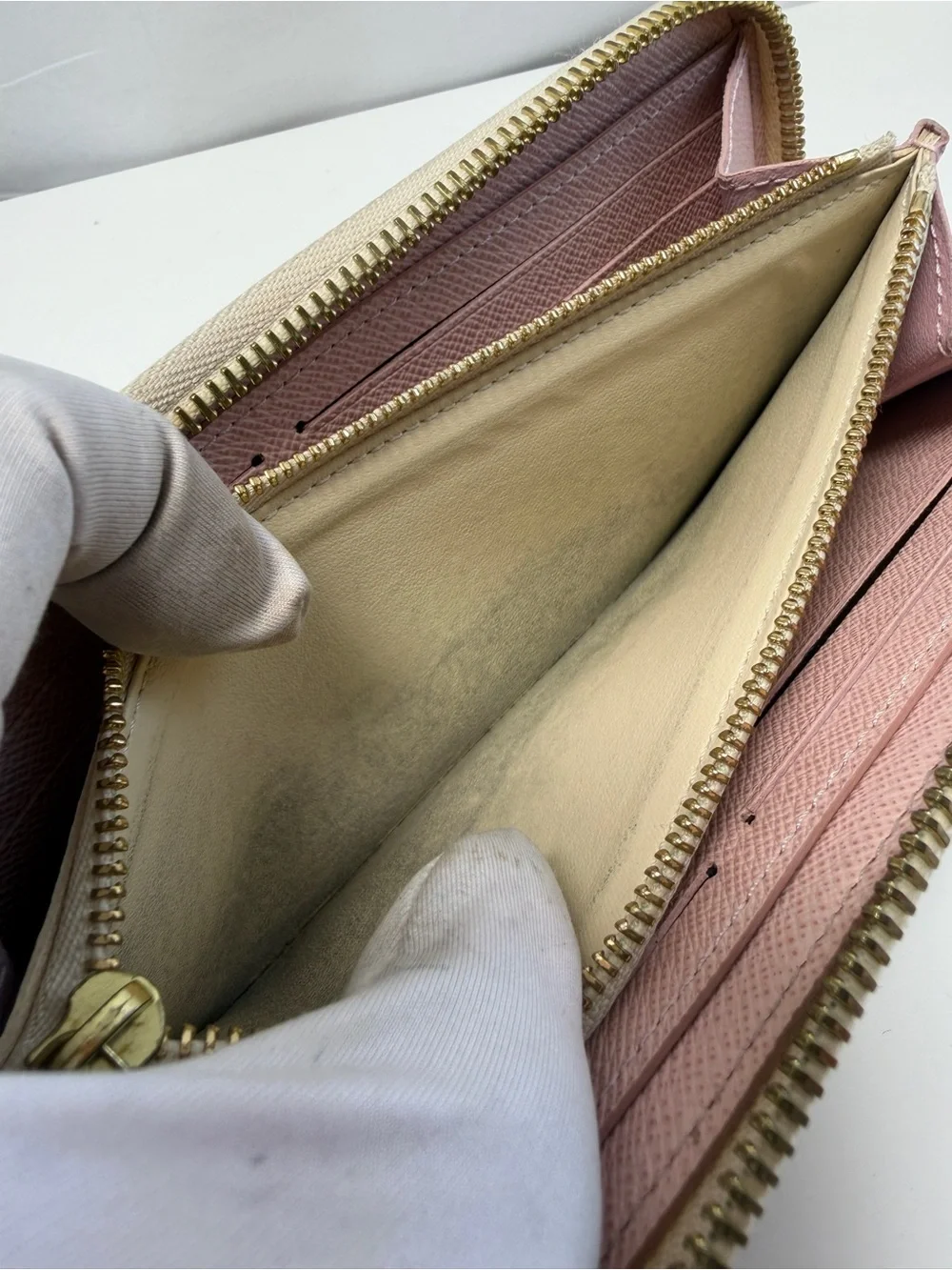 Louis Vuitton elegant zip